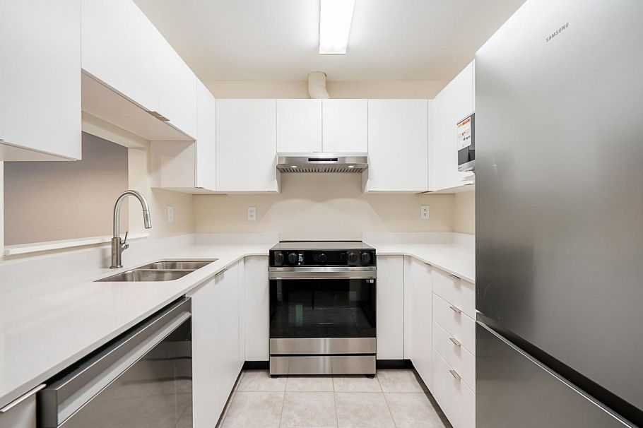 702 1010 Howe Street Vancouver, BC - 10