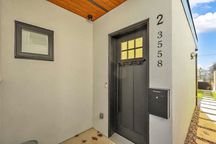 2 3558 Turner Street Vancouver, BC - 1