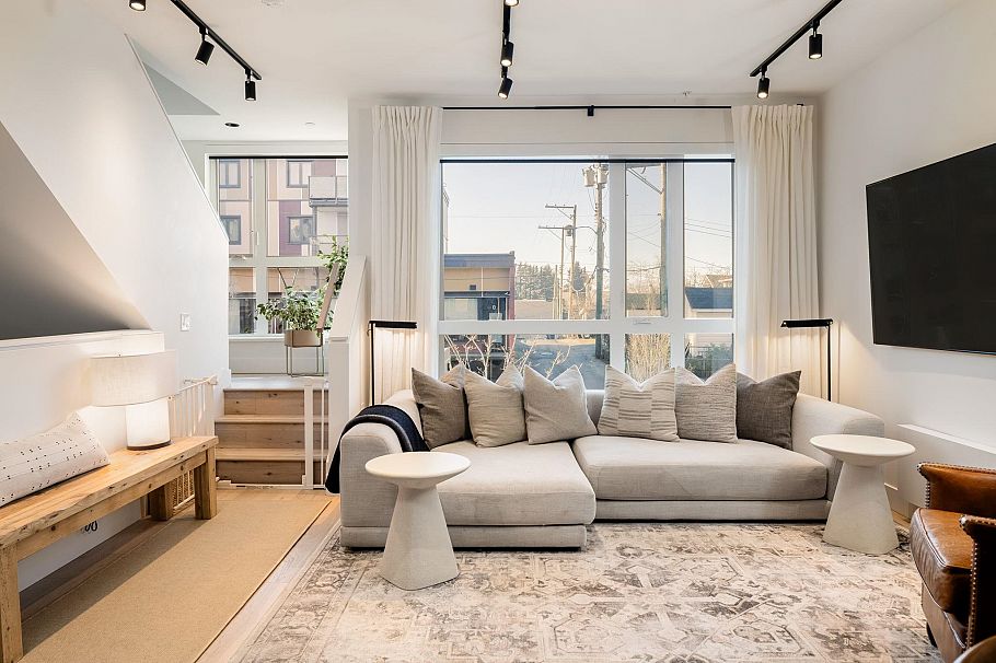 3914 Dumfries Street Vancouver, BC - 2