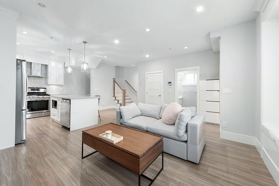 2496 Brock Street Vancouver, BC - 2