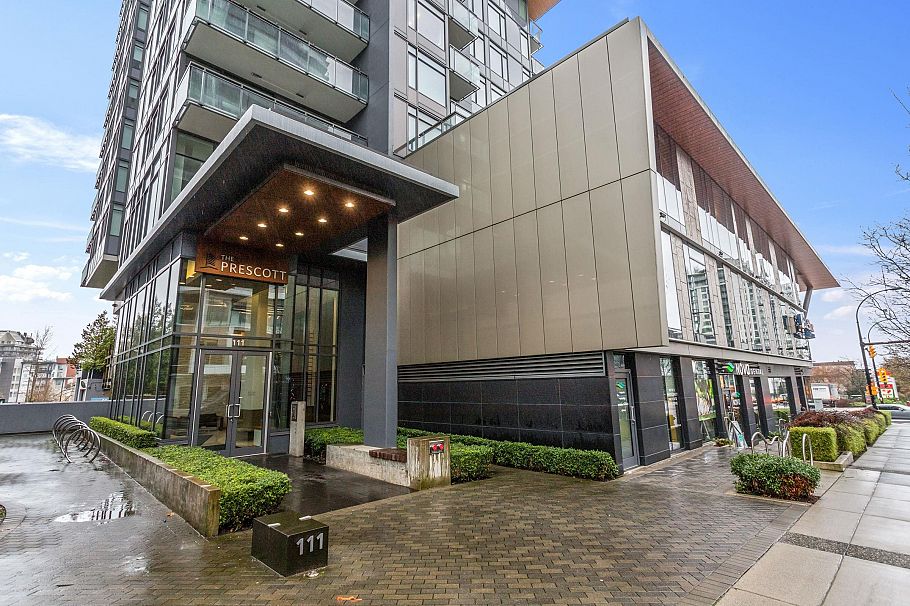 1006 111 E 13th Street North Vancouver, BC - 2