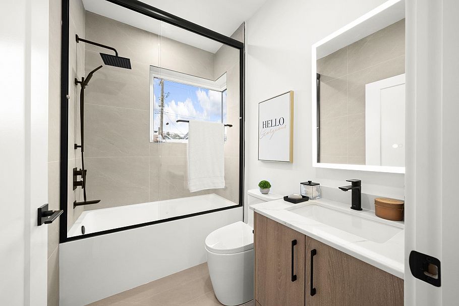 2 1967 E 13th Avenue Vancouver, BC - 23