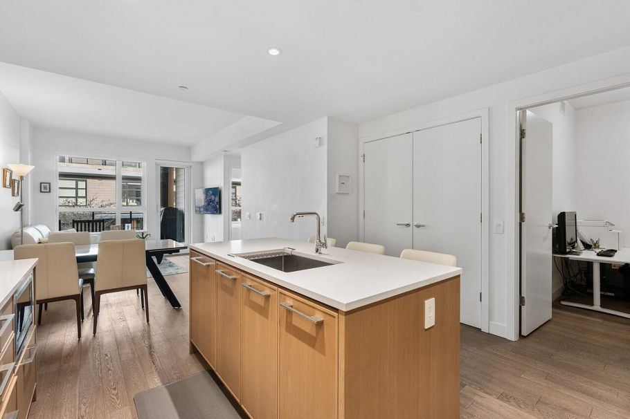 302 3220 Connaught Crescent North Vancouver, BC - 6