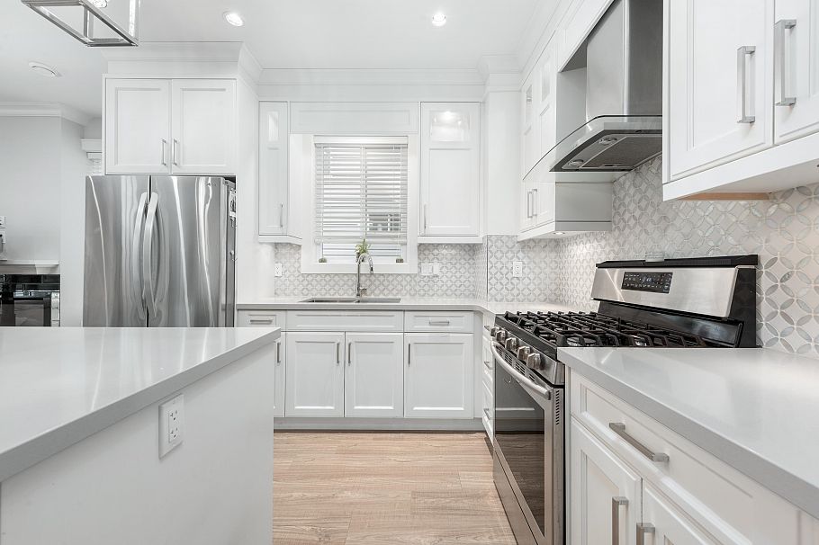 2496 Brock Street Vancouver, BC - 9