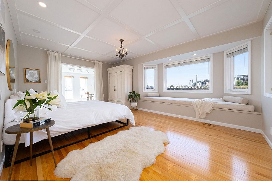 A27 415 W Esplanade Avenue North Vancouver, BC - 2