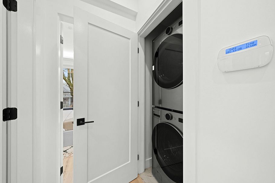 1 1967 E 13th Avenue Vancouver, BC - 28