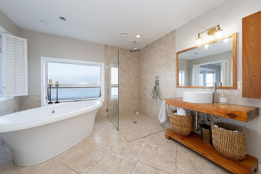 A27 415 W Esplanade Avenue North Vancouver, BC - 6