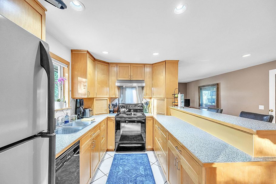 3710 Hoskins Road North Vancouver, BC - 2