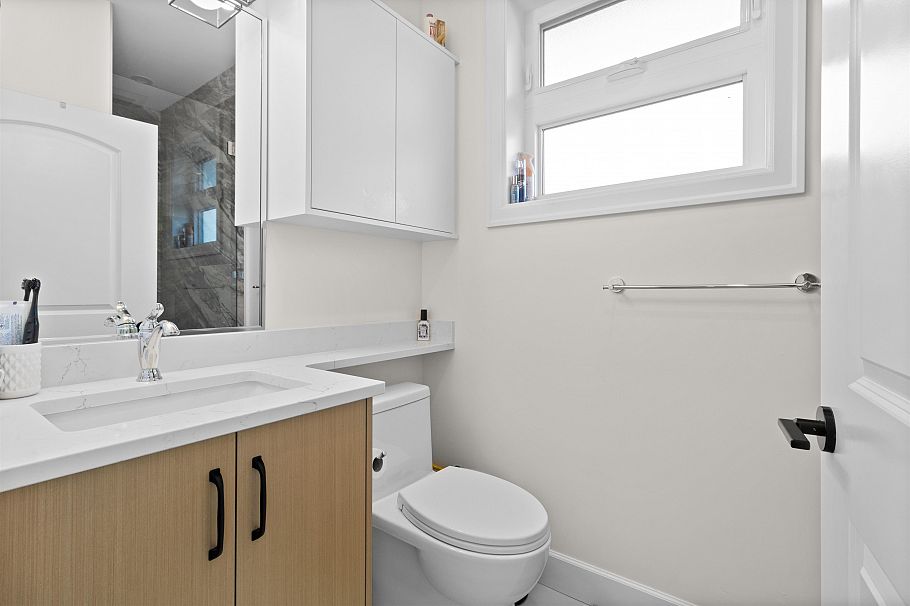 7662 French Street Vancouver, BC - 27