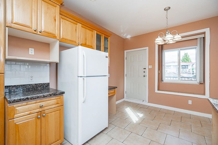 2887 E Georgia Street Vancouver, BC - 10