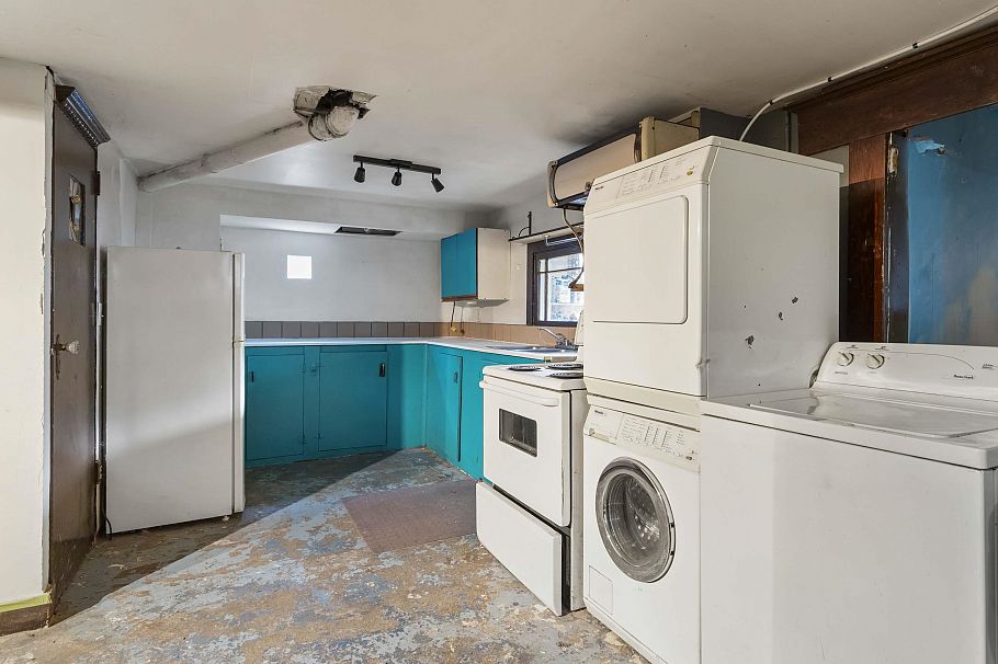 3056 W 6th Avenue Vancouver, BC - 27