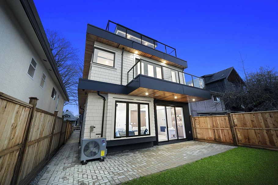 2 1967 E 13th Avenue Vancouver, BC - 2