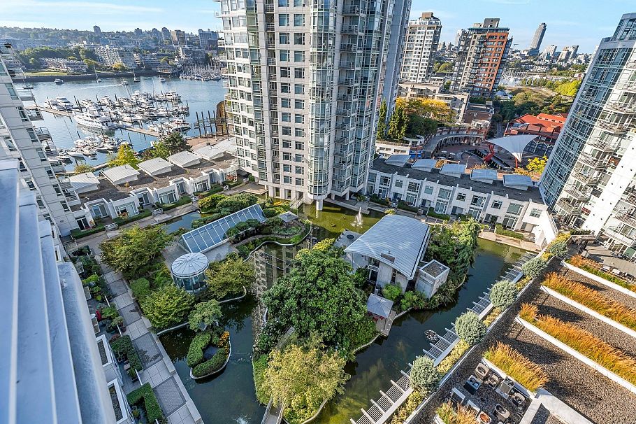 1608 198 Aquarius Mews Vancouver, BC - 3