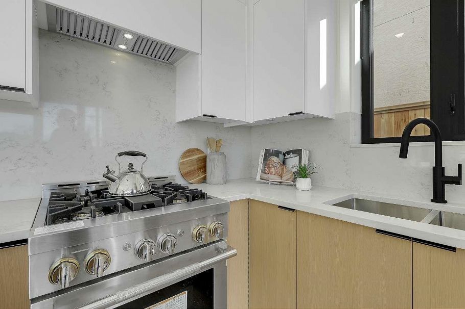 2 3558 Turner Street Vancouver, BC - 22