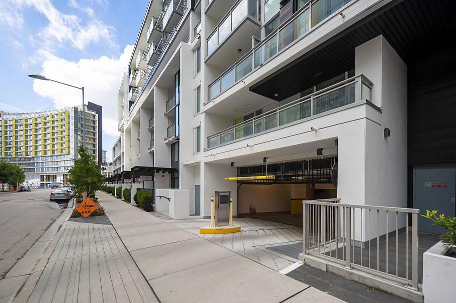 809 8699 Hazelbridge Way Richmond, BC - 23