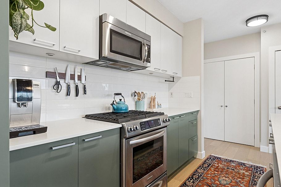 403 1330 Marine Drive North Vancouver, BC - 12