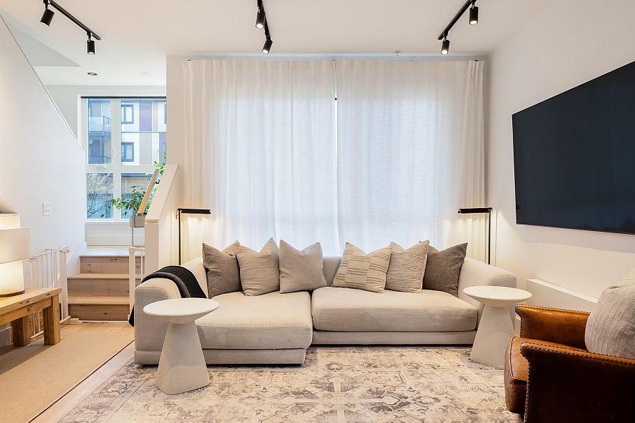 3914 Dumfries Street Vancouver, BC - 4