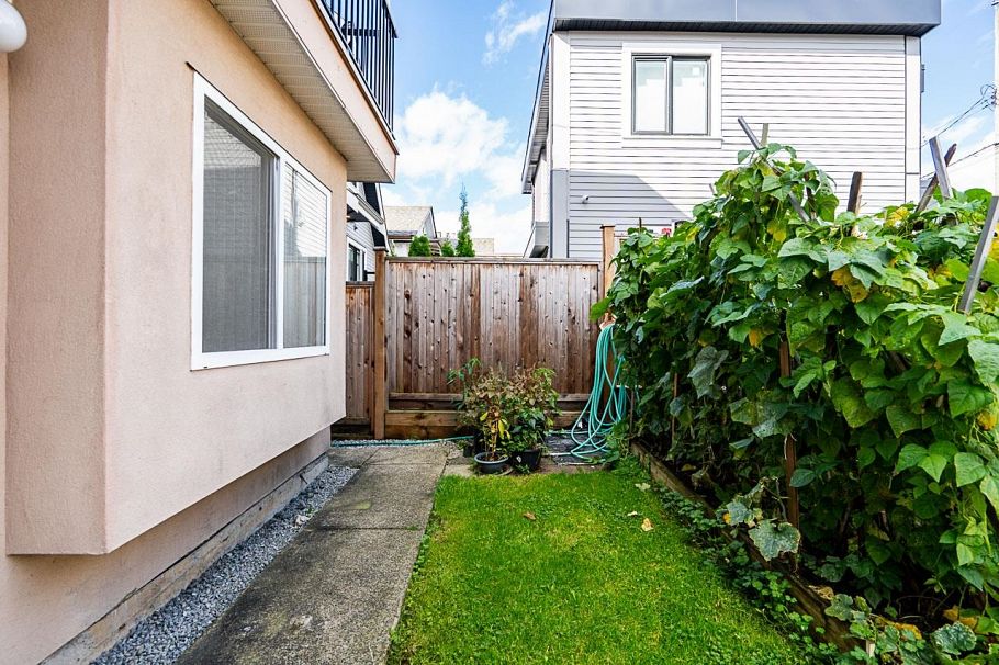 2887 E Georgia Street Vancouver, BC - 26