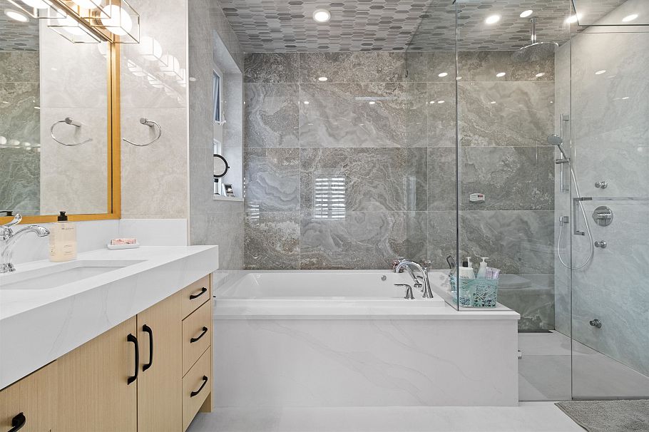 7662 French Street Vancouver, BC - 22