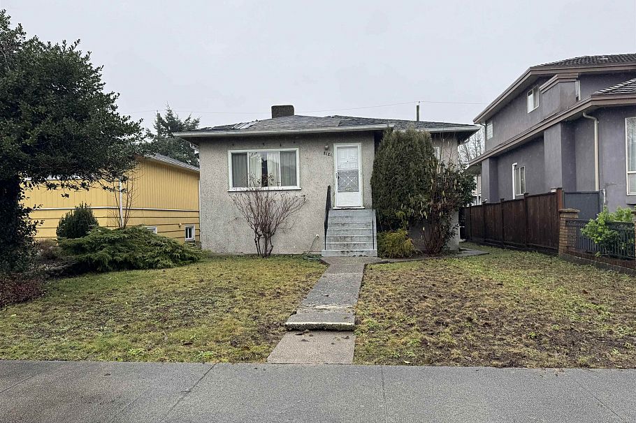 2121 E 48th Avenue Vancouver, BC - 1