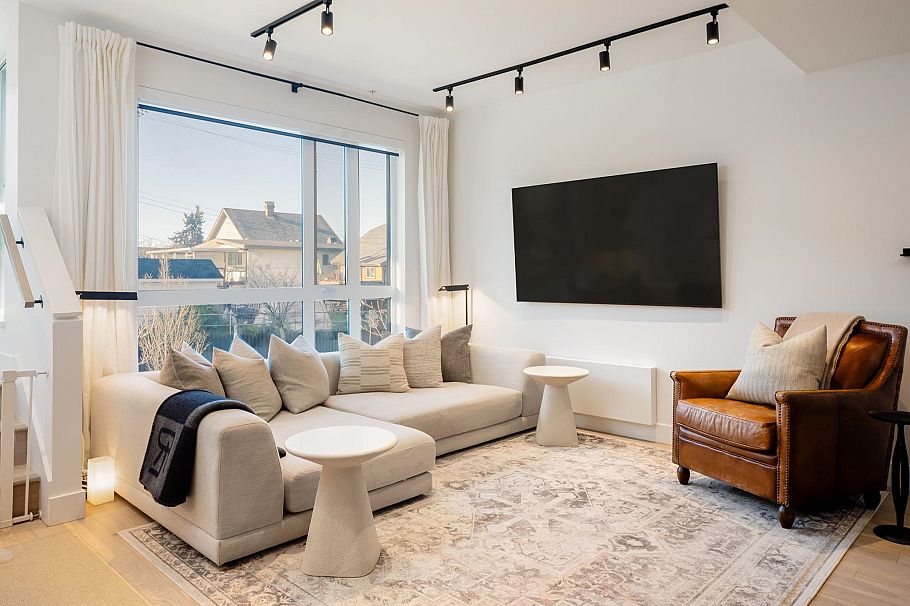 3914 Dumfries Street Vancouver, BC - 1