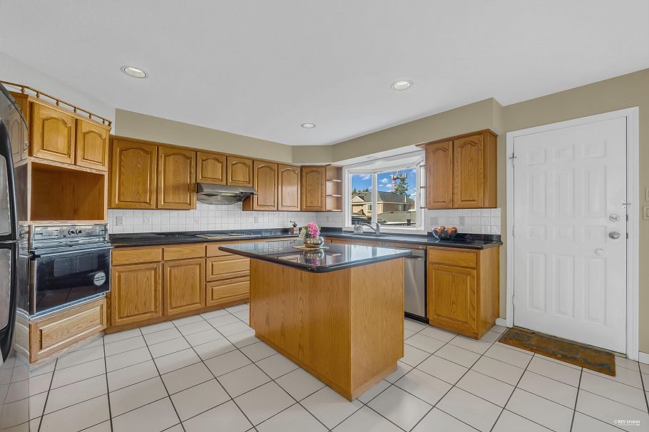 2445 W 19th Avenue Vancouver, BC - 16