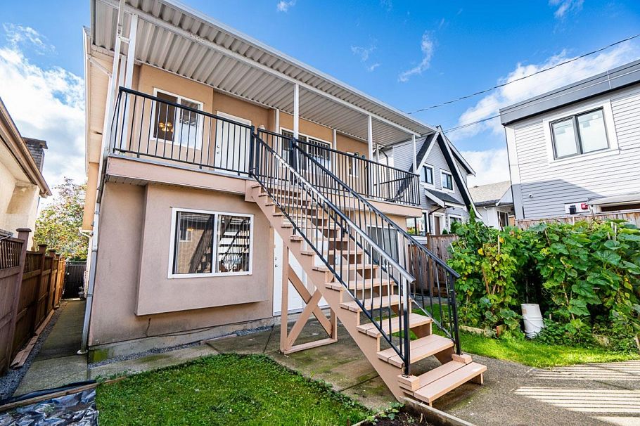 2887 E Georgia Street Vancouver, BC - 29