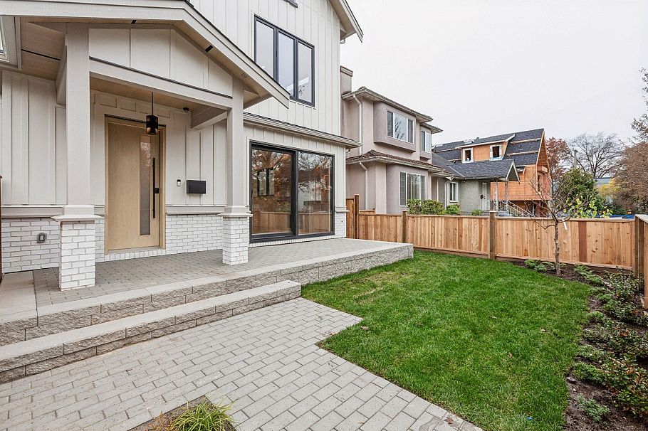 1 448 W 20th Avenue Vancouver, BC - 2