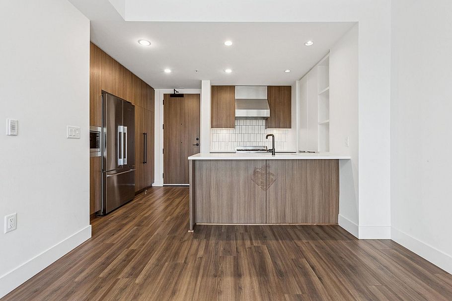 405 6933 Cambie Street Vancouver, BC - 11