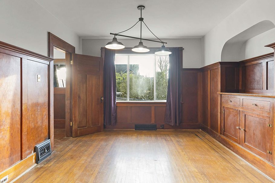 3056 W 6th Avenue Vancouver, BC - 9