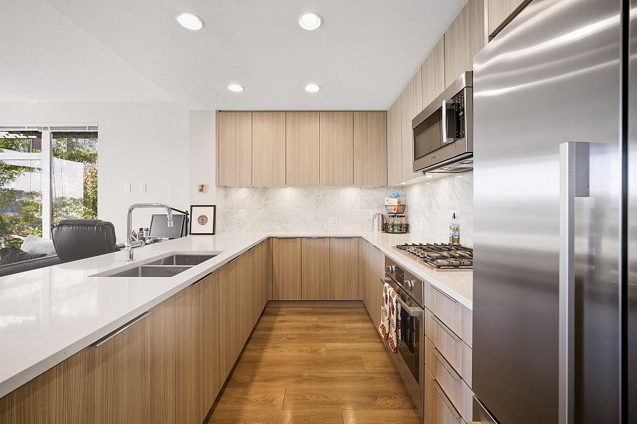 207 3289 Riverwalk Avenue Vancouver, BC - 3