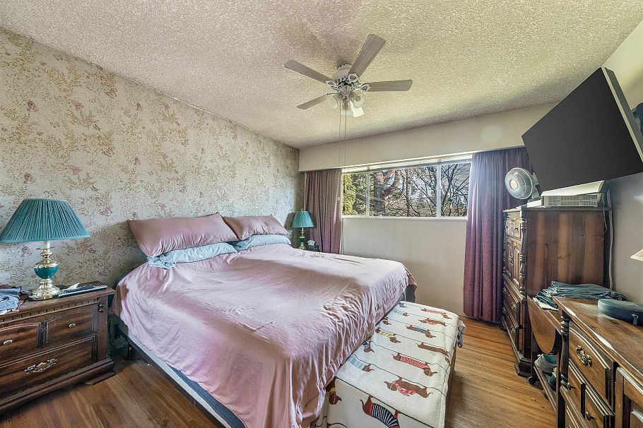 2285 Viewlynn Drive North Vancouver, BC - 10