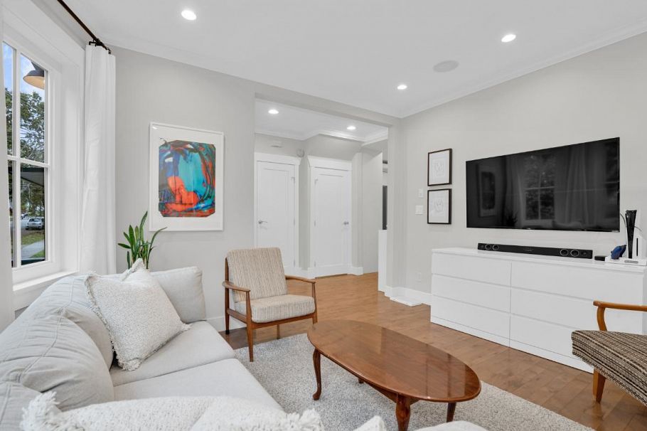 614 E 14th Avenue Vancouver, BC - 5