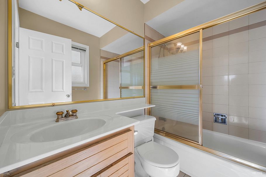 2445 W 19th Avenue Vancouver, BC - 26