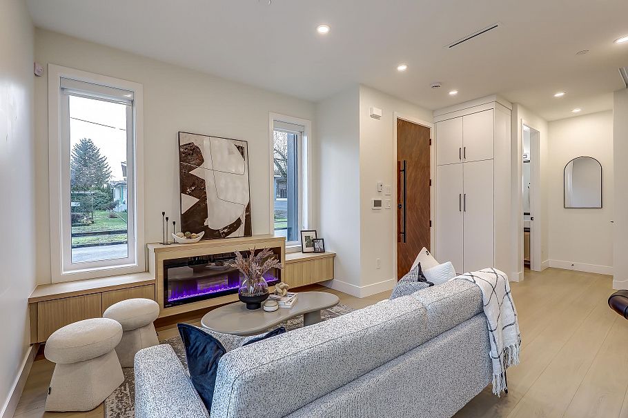 2 3695 E 26 Avenue Vancouver, BC - 7