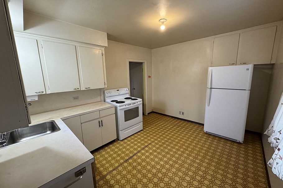 2121 E 48th Avenue Vancouver, BC - 2