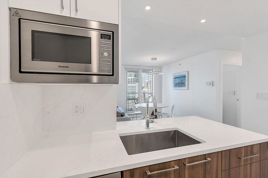 1608 198 Aquarius Mews Vancouver, BC - 17