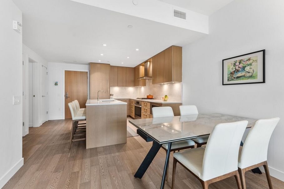 302 3220 Connaught Crescent North Vancouver, BC - 7