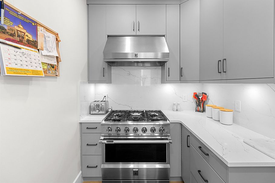 7662 French Street Vancouver, BC - 12