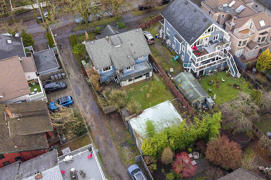 3056 W 6th Avenue Vancouver, BC - 36