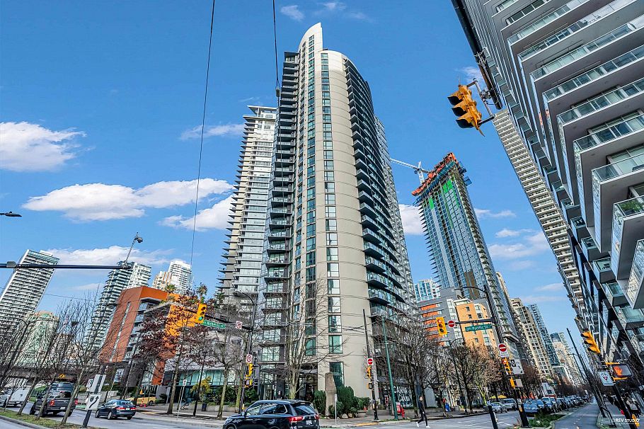 1901 501 Pacific Street Vancouver, BC - 1