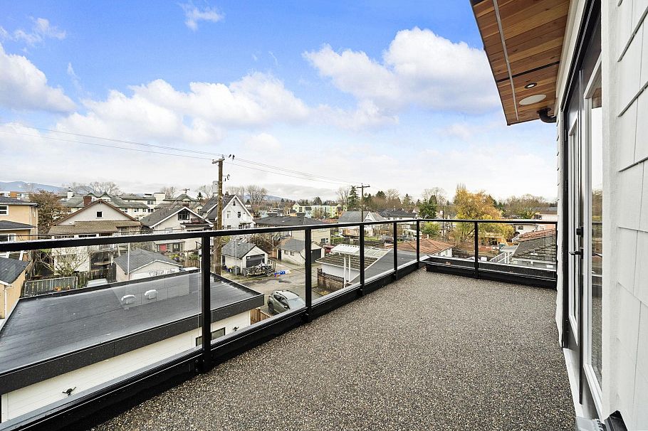 2 1967 E 13th Avenue Vancouver, BC - 30