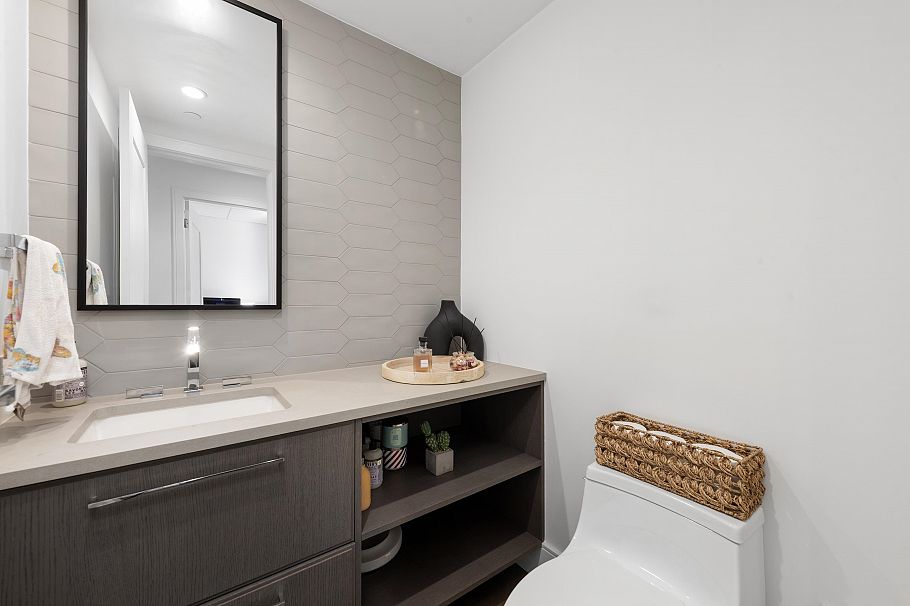 528 W 30th Avenue Vancouver, BC - 11