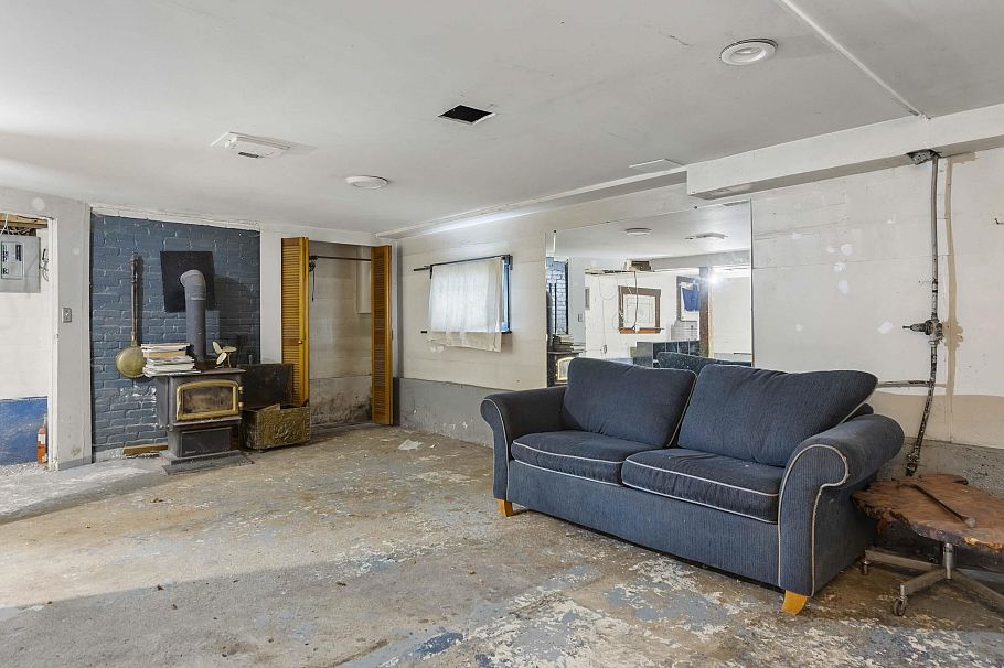 3056 W 6th Avenue Vancouver, BC - 26