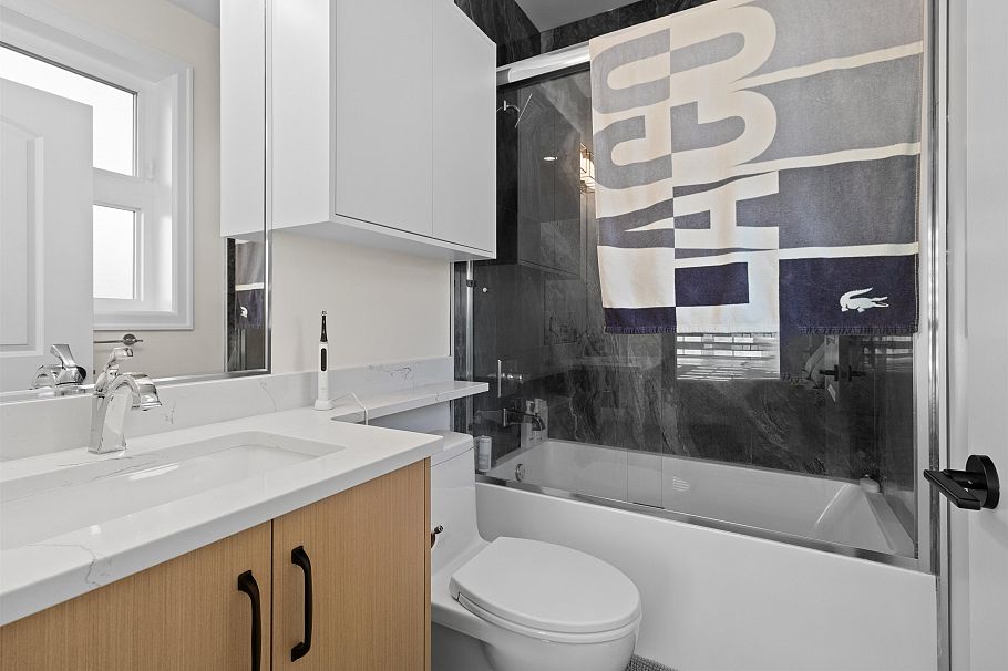 7662 French Street Vancouver, BC - 25