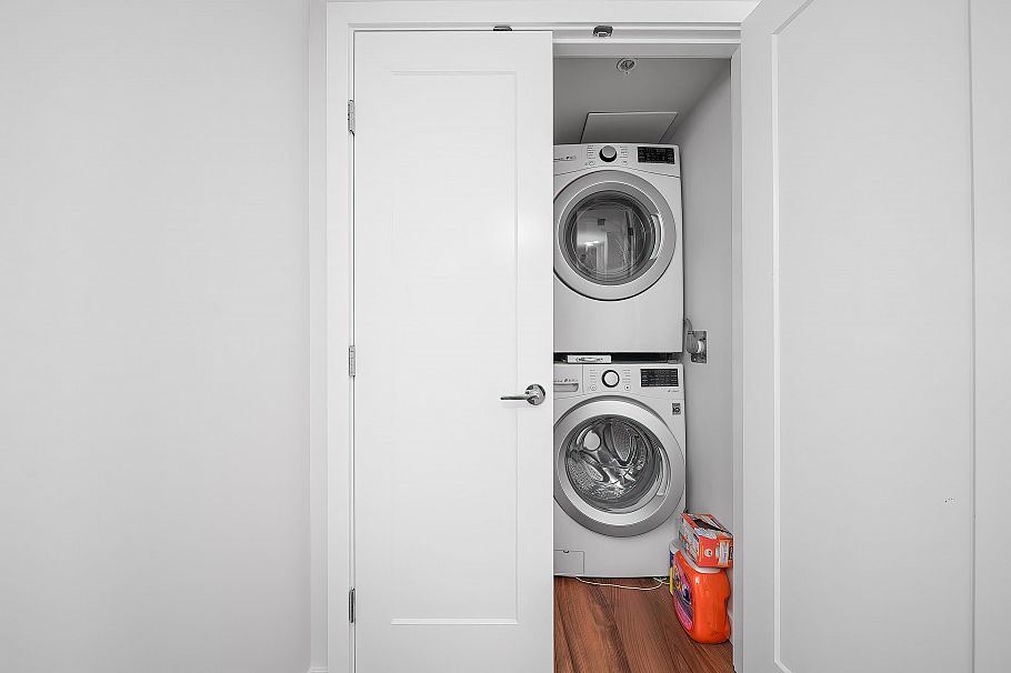 809 8699 Hazelbridge Way Richmond, BC - 18