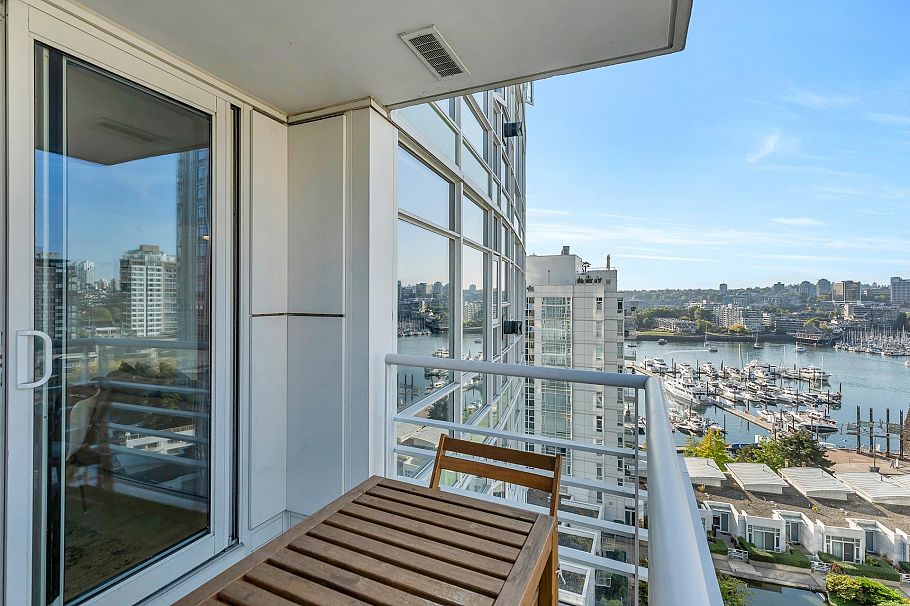 1608 198 Aquarius Mews Vancouver, BC - 2