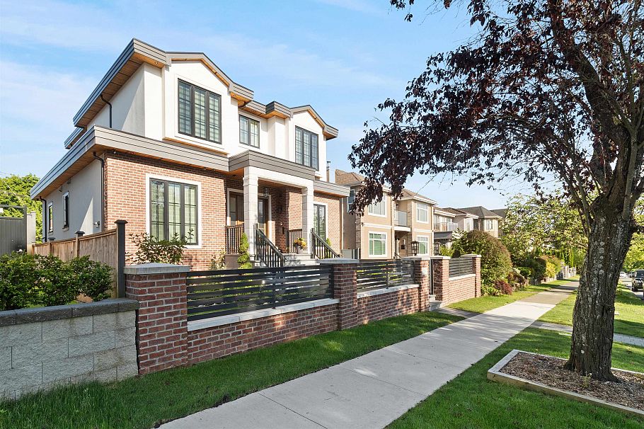 7662 French Street Vancouver, BC - 32