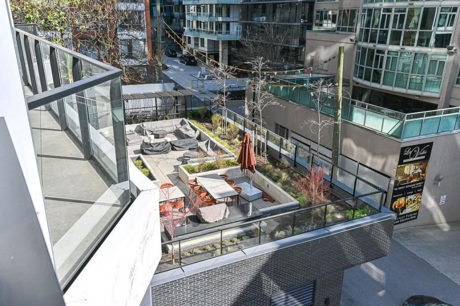 402 889 Pacific Street Vancouver, BC - 16