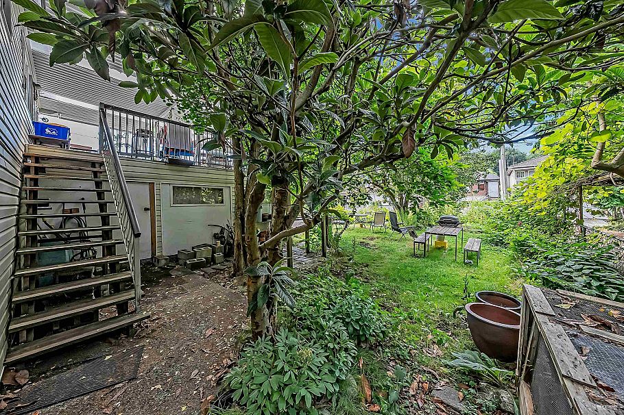 744 E 19th Avenue Vancouver, BC - 3